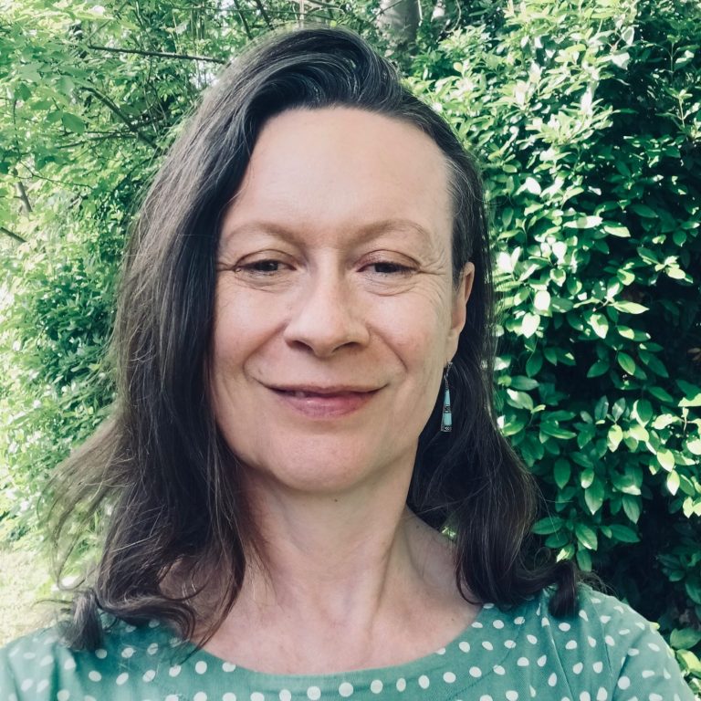 A female therapist specialising in working with women in mid-life. Ellen Wade - CAT Therapist - Cognitive Analytic Therapist